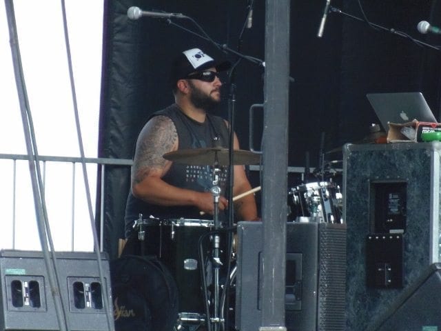 Mike Chadinha with Samily Band