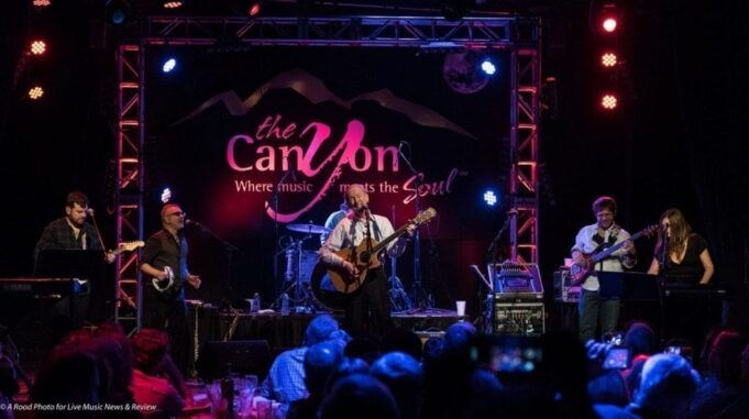 Al Stewart at the Canyon Club - photo by Stevo Rood