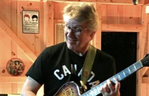 Rik Emmett at Daryl's House - photo by Stacey Rose