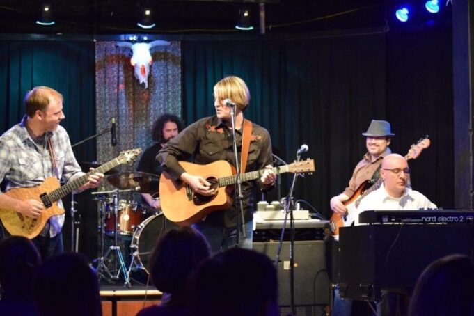 Boston roots rock band Jo Henley performing