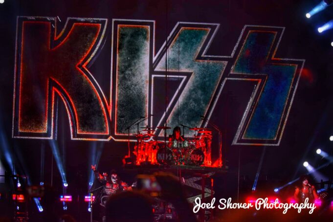 Kiss 2022 14